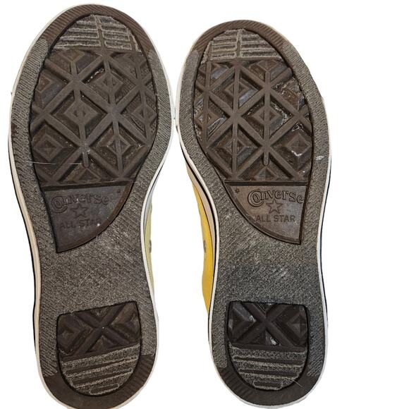 Converse Allstars yellow low top sneakers. Size 6 - Picture 3 of 8